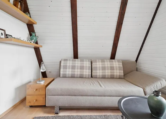 1 Bedroom Awesome In Holiday home *